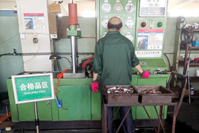 生產(chǎn)環(huán)境圖-5 壓機(jī)
